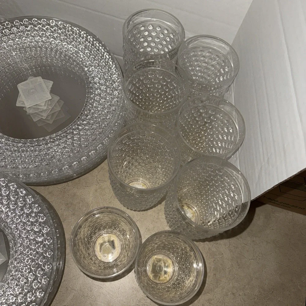 Vtg Acrylic Plastic Dinner Plates And Cups , Hobnail Design , Lot Of 42, Picnic